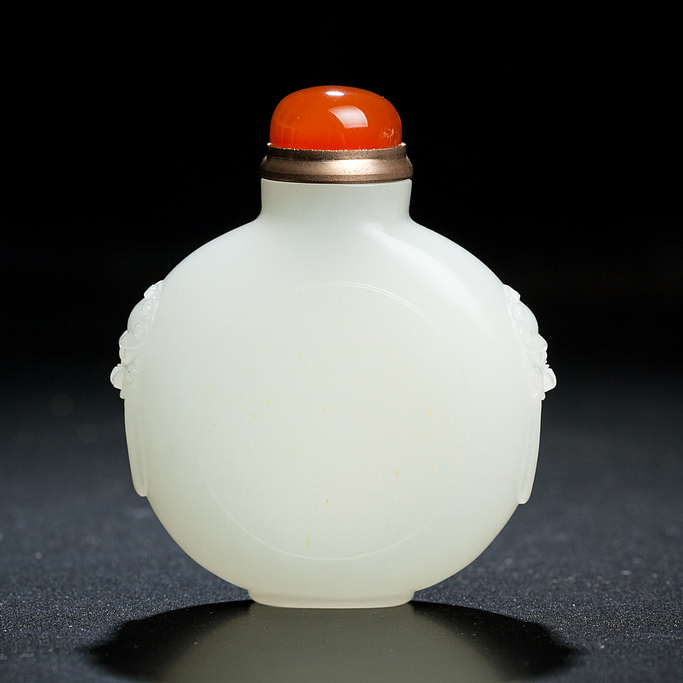 白玉鼻烟壶 White jade snuff bottle